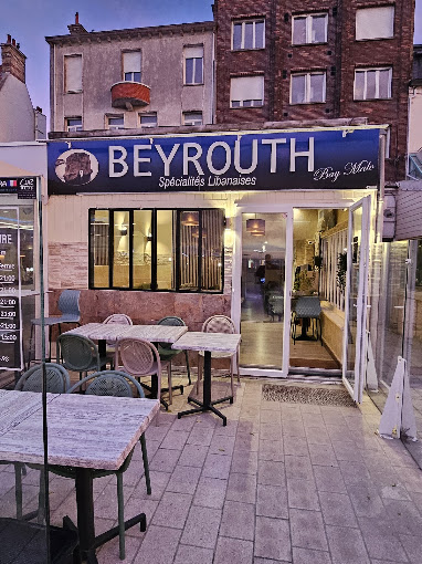 Façade du restaurant Beyrouth Bay Malo, à la tombée de la nuit