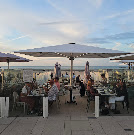 Terrasse extérieure avec vue sur la mer
